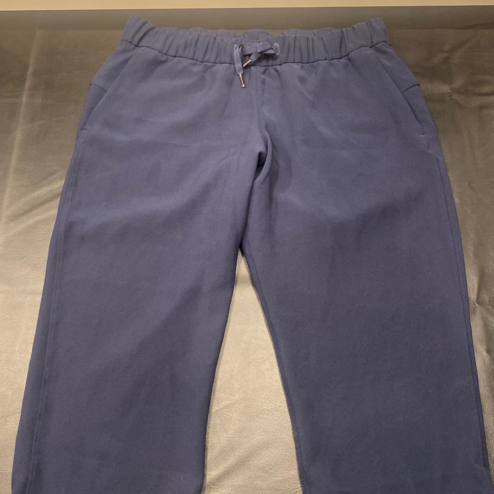 Navy blue Lululemon on the fly crop.